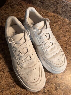 Steve Madden White Low-Top Women's Sneakers